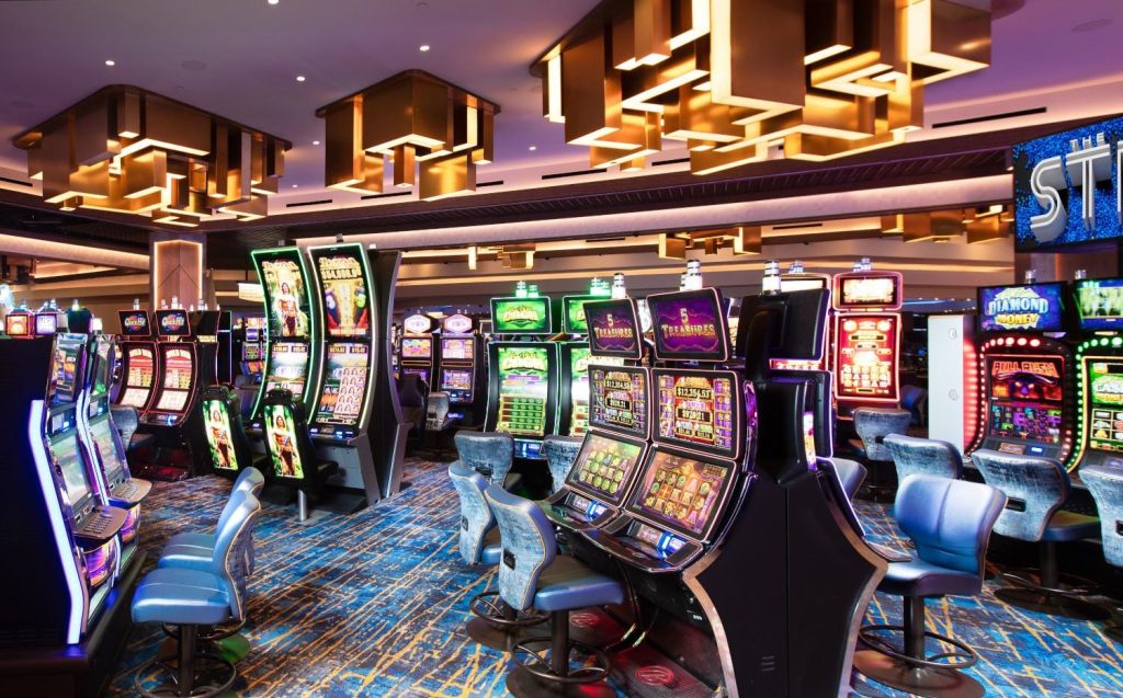 How Slot Machines Contribute to Casino Revenue and Success